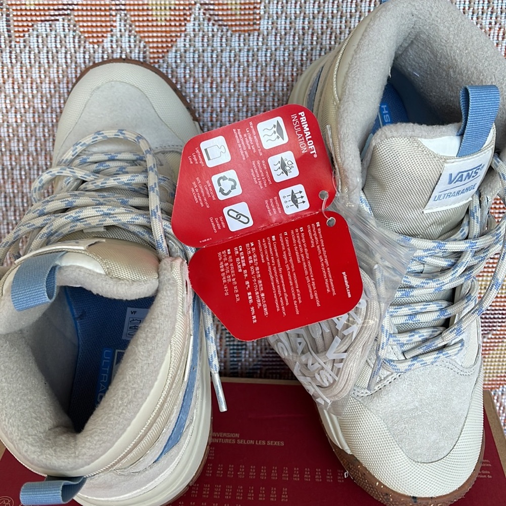 Vans Ultrarange Exo
Vintage White/Blue Stripe
VNOA5KS570U
WMNS Boots - Sneakers - Picture 13 of 16